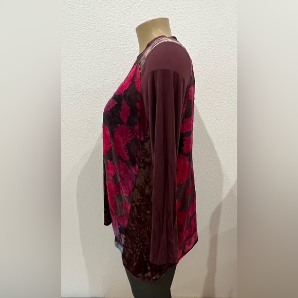 LOGO by Lori Goldstein Size L Pieced Velvet Tie-Dye Top. - Picture 4 of 9